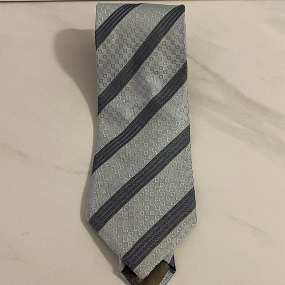 Giorgio Armani Other - Giorgio Armani classic corpcore gray/blue striped silk necktie